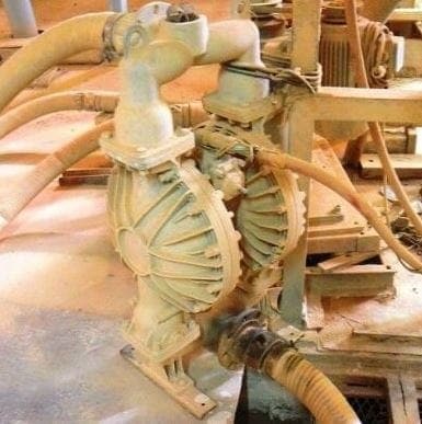 AODD Yamada di lokasi coating, body bertekstur cat kering kuning