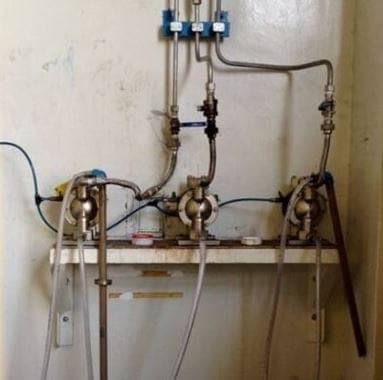 Tiga AODD Yamada SS316 wall-mounted dengan manifold atas dan isolation valve
