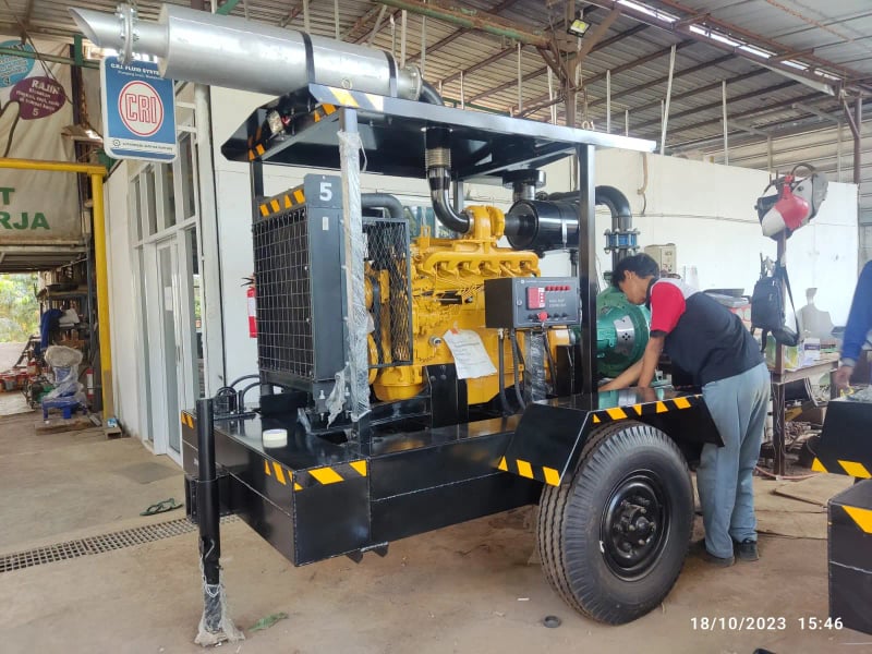 Pompa trailer bermesin diesel pada tahap perakitan akhir